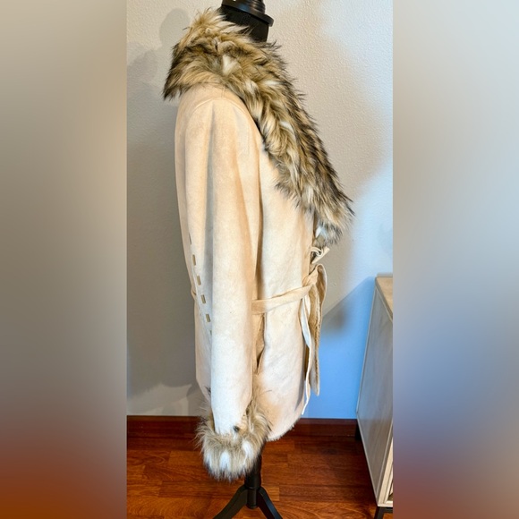 Tasha Polizzi Collection faux fur coat size M - Picture 5 of 8